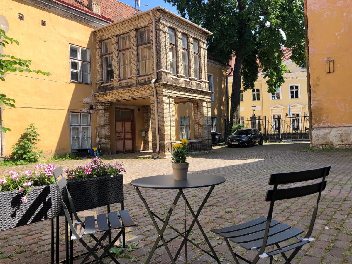 Old Town - Kohtu Apartment Tallinn Bagian luar foto